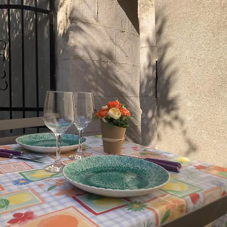 Appartement P2 à 4km D'uzès Saint-Quentin-la-Poterie